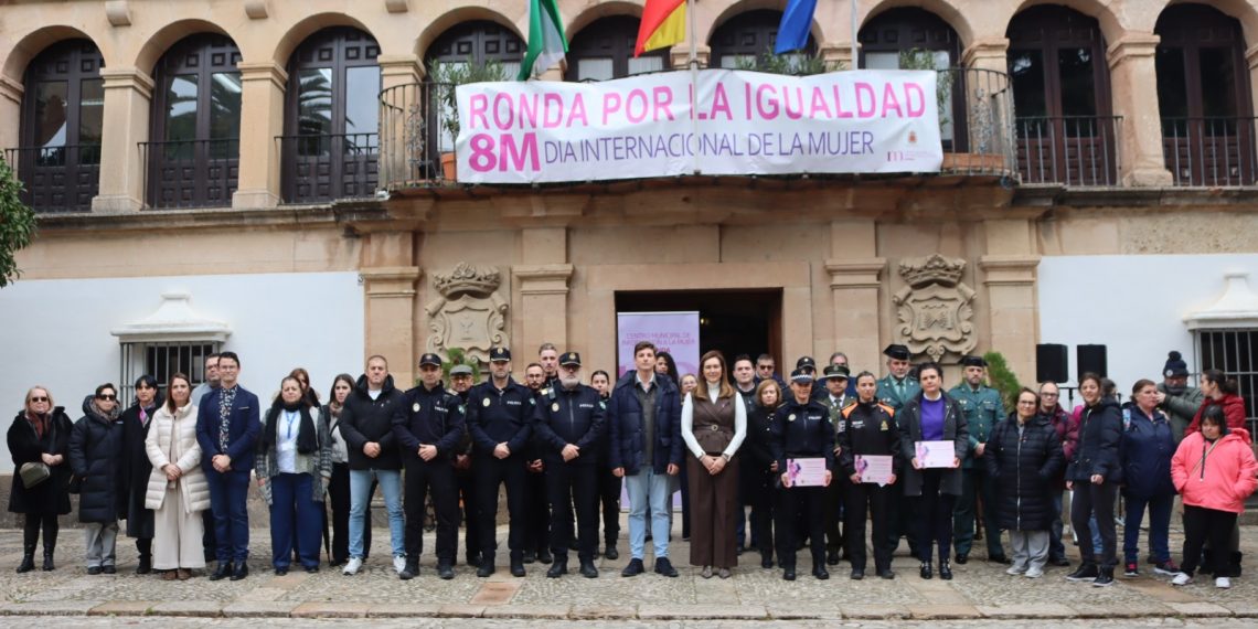 El Ayuntamiento arranca un mes de actividades por el Día Internacional de la Mujer con la lectura de un manifiesto y el homenaje a varias profesionales