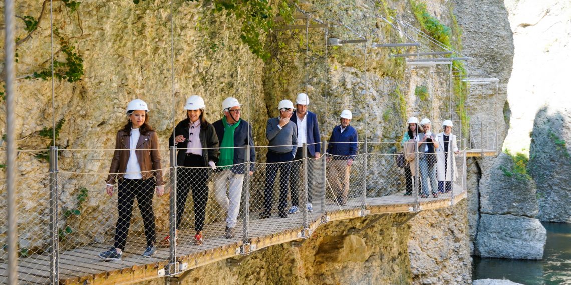 El Ayuntamiento de Ronda muestra a alcaldes de la comarca la segunda fase del Camino del Desfiladero del Tajo