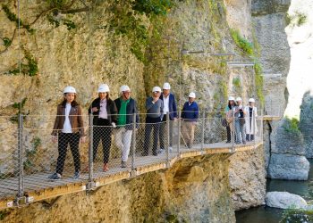 El Ayuntamiento de Ronda muestra a alcaldes de la comarca la segunda fase del Camino del Desfiladero del Tajo