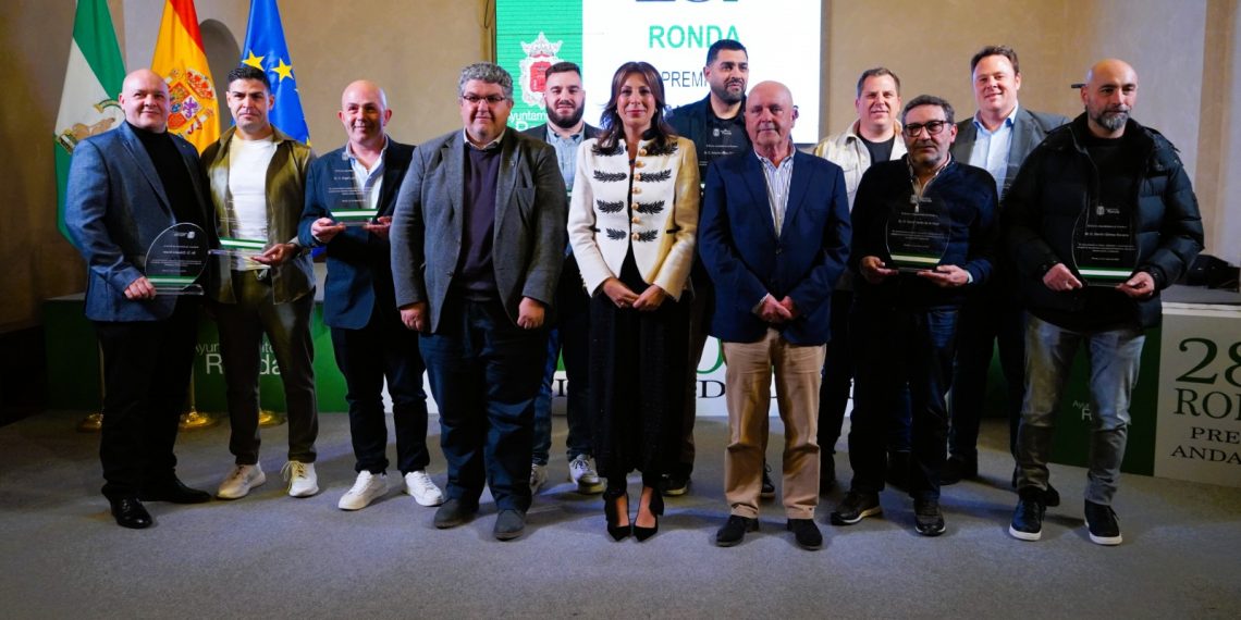 El Ayuntamiento de Ronda reconoce a los cocineros que se volcaron con la acogida de los vecinos desalojados de Grazalema