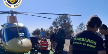 Dos parapentistas heridos graves tras sufrir una caída en Algodonales