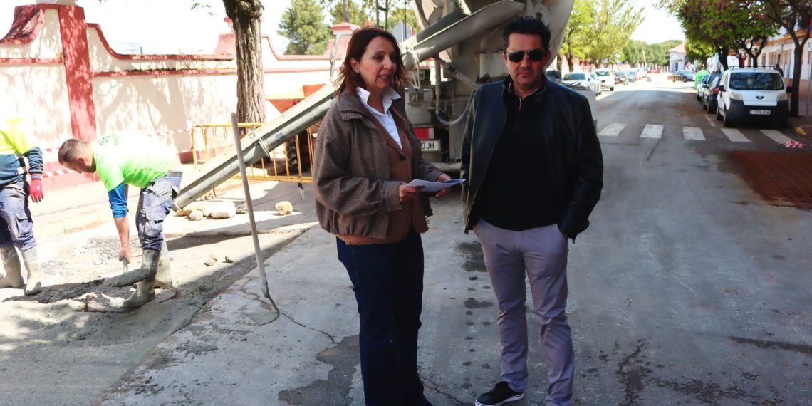 El Ayuntamiento actúa en la calle Córdoba para solucionar los problemas provocados en la vía por los últimos temporales