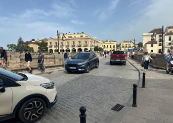 La nueva regulación del tráfico reduce en 3.000 vehículos diarios el paso por el Puente Nuevo