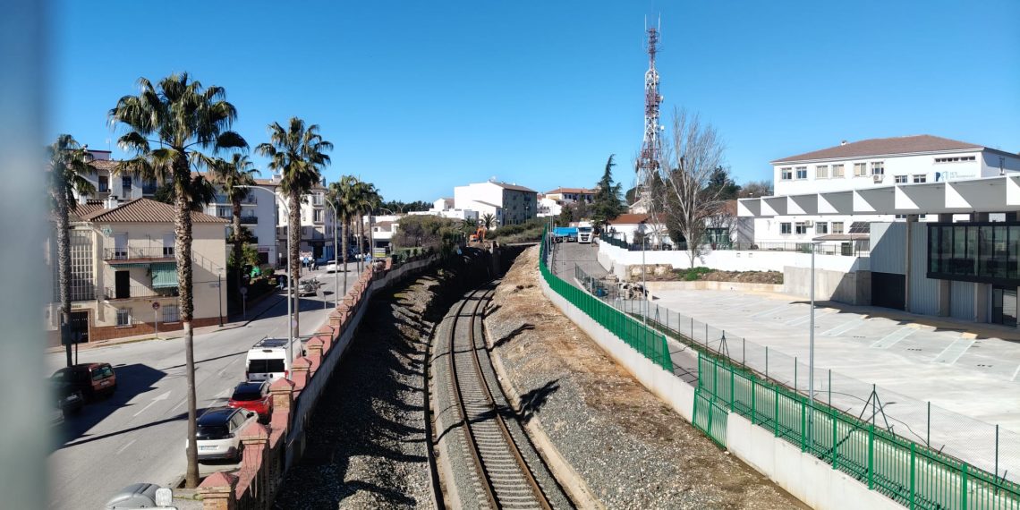 El PP exige explicaciones a Puente sobre el “triple aislamiento ferroviario” a los vecinos de la Serranía: “La gota que colma el vaso es cobrarles por un servicio que no presta”