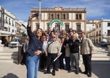 “El 17 de mayo tenemos que elegir si volver al caos y la corrupción en Andalucía o seguir creciendo bajo la estabilidad de Juanma Moreno”