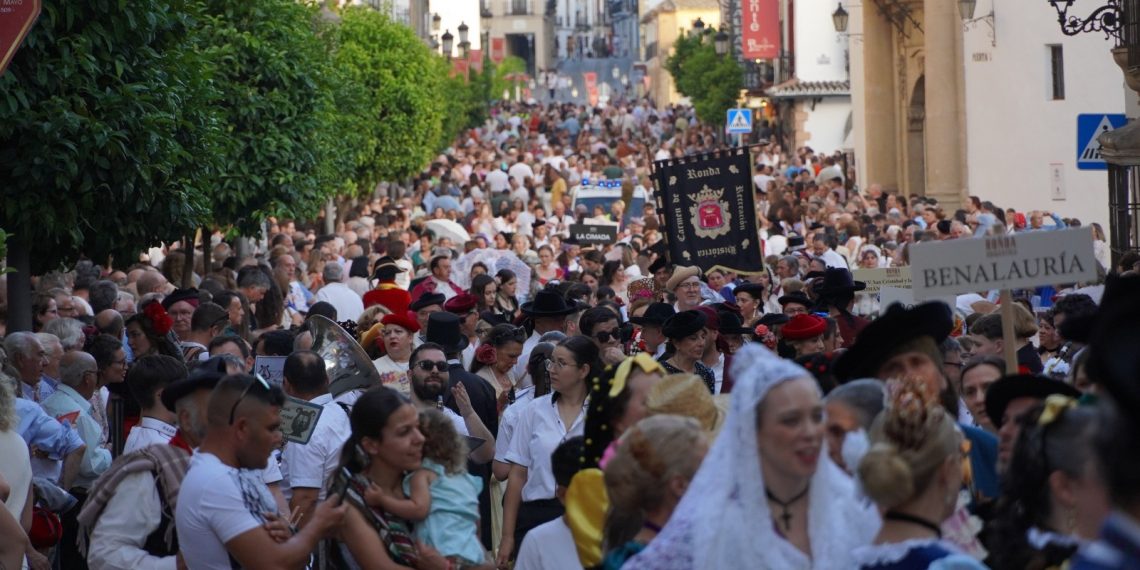 El Ayuntamiento anima a participar desde este viernes y hasta el domingo, en la recreación histórica Ronda Romántica vestidos de la época
