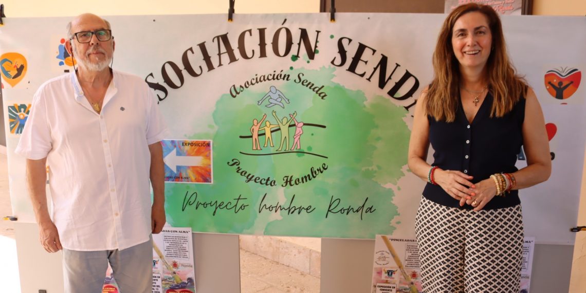 La Asociación Senda-Proyecto Hombre organiza una exposición solidaria cuyas obras están a la venta y lo recaudado se destinará a la labor de la entidad