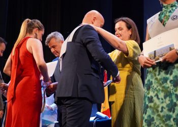 Un total de 64 jóvenes se gradúan en Enfermería en Ronda 