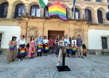 El Ayuntamiento de Ronda organiza la lectura de un manifiesto por el día del orgullo LGTBI donde defiende los derechos, la tolerancia y el respeto