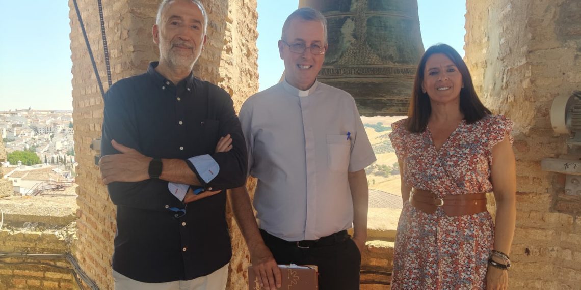 La parroquia de Santa María abrirá el campanario de la iglesia en la ‘Noche en Blanco’ a cambio de la aportación de aceite para ‘El Buen Samaritano’