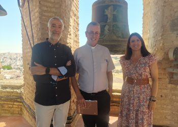 La parroquia de Santa María abrirá el campanario de la iglesia en la ‘Noche en Blanco’ a cambio de la aportación de aceite para ‘El Buen Samaritano’
