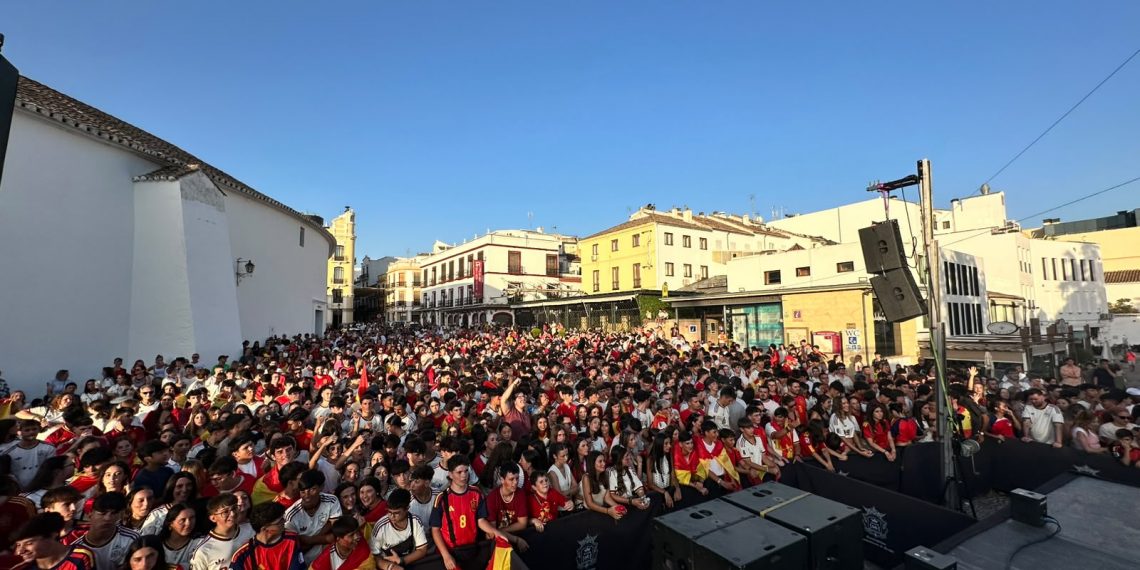 El Ayuntamiento de Ronda volverá a instalar una gran pantalla en la plaza Teniente Arce para seguir la final del Mundial de Fútbol