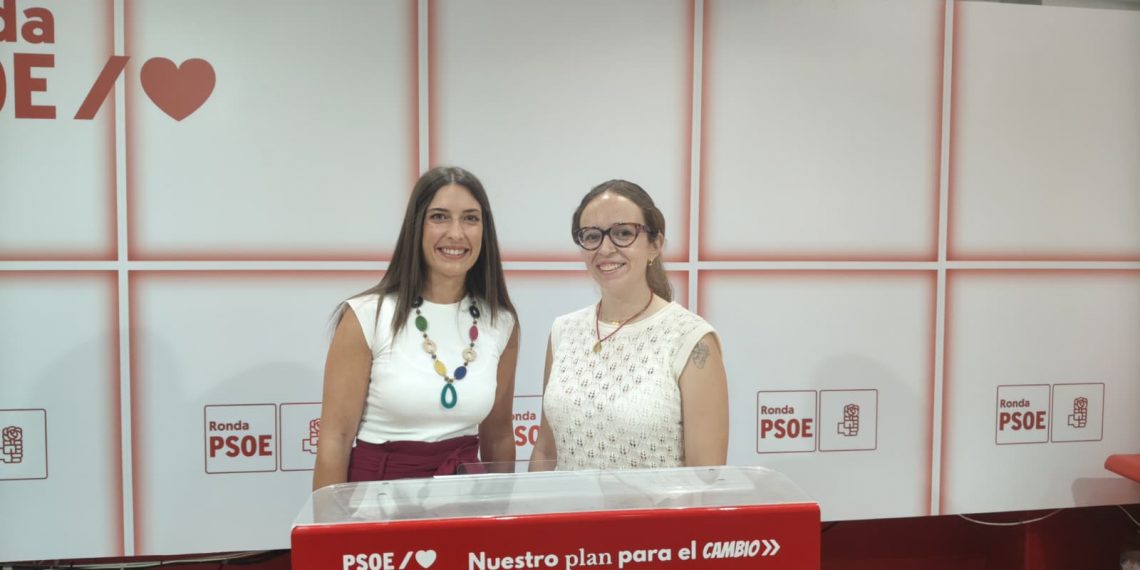 El PSOE exige en Ronda a Juanma Moreno que acabe con las listas de espera de la dependencia