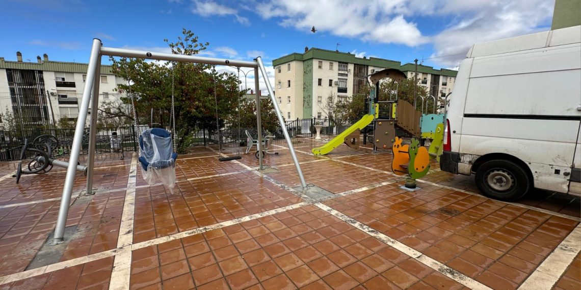 El Ayuntamiento de Ronda mejora y amplía el parque infantil del Fuerte
