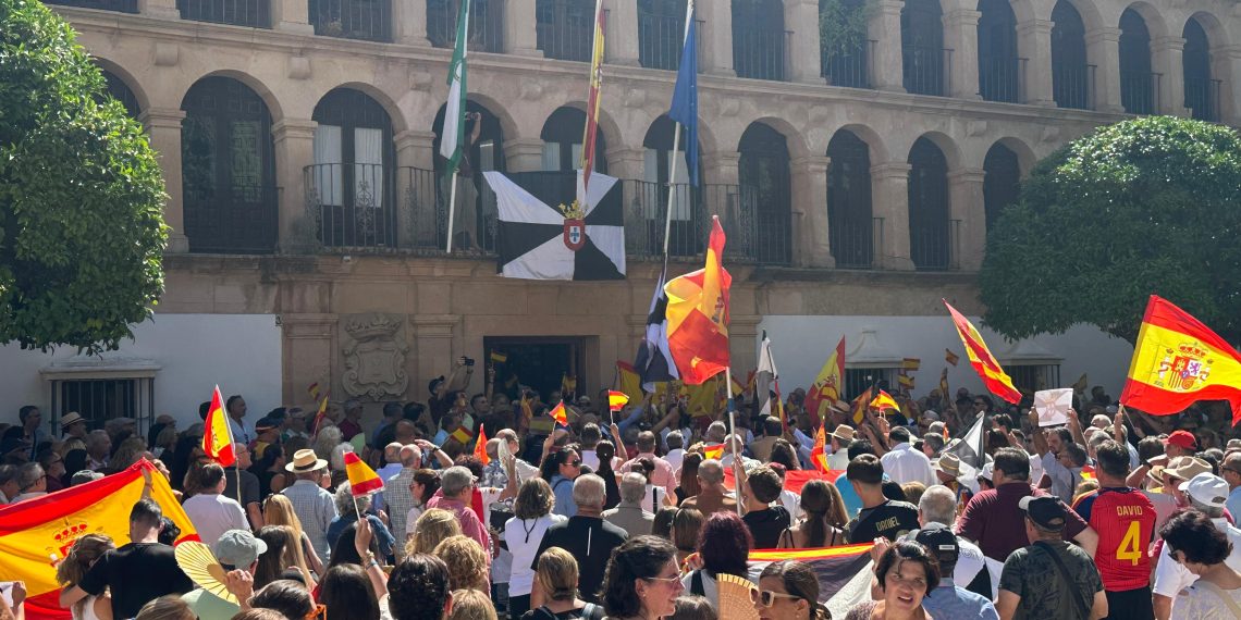 Ronda mantendrá la bandera de Ceuta en su ayuntamiento hasta que la ciudad autónoma recupere la normalidad