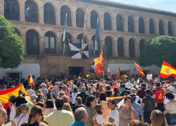 Ronda mantendrá la bandera de Ceuta en su ayuntamiento hasta que la ciudad autónoma recupere la normalidad
