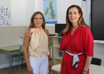 La Escuela Oficial de Idiomas de Ronda acerca su oferta formativa a la ciudadanía con una mesa informativa en calle La Bola