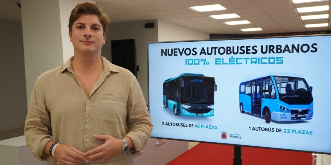 El Ayuntamiento de Ronda adquiere tres nuevos autobuses para prestar, de forma directa, el servicio de transporte urbano