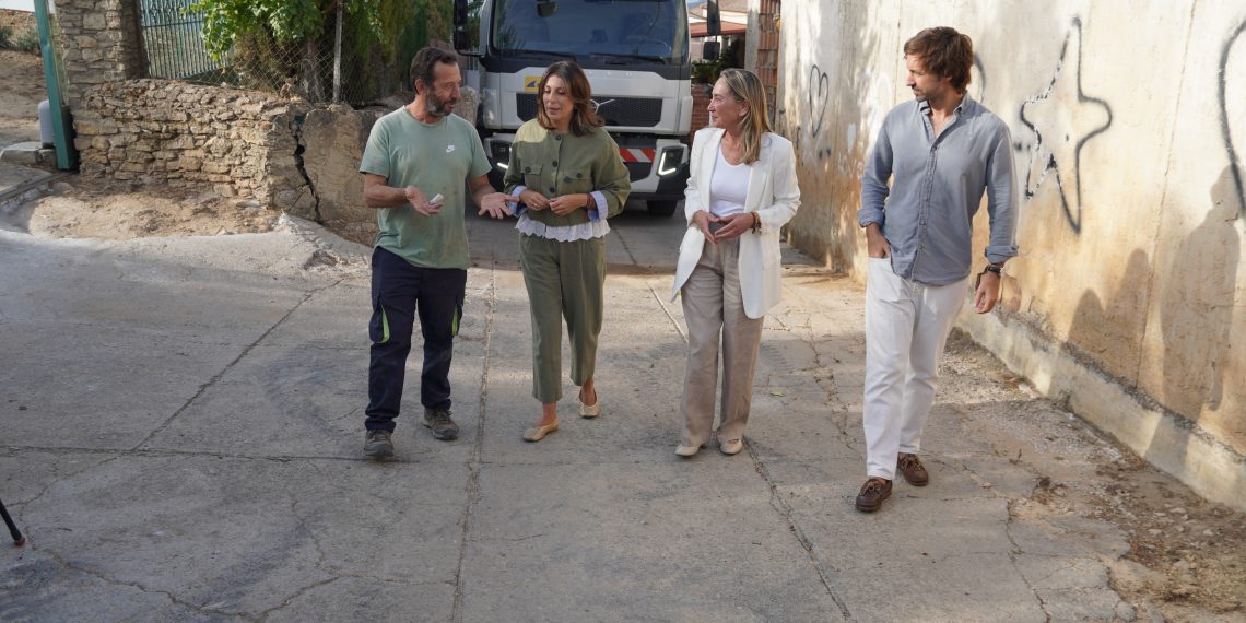 El Ayuntamiento de Ronda mejora la calle Pirineos, en Los Prados