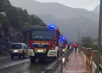 Un fallecido y tres heridos tras desprenderse una roca y caer sobre un vehículo en Benaoján