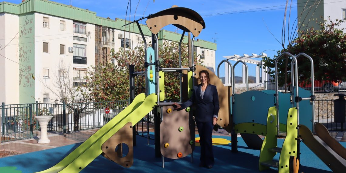 El Ayuntamiento de Ronda mejora y amplía el parque infantil del Fuerte