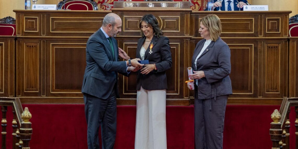 La alcaldesa de Ronda, reconocida por la Asociación Víctimas del Terrorismo