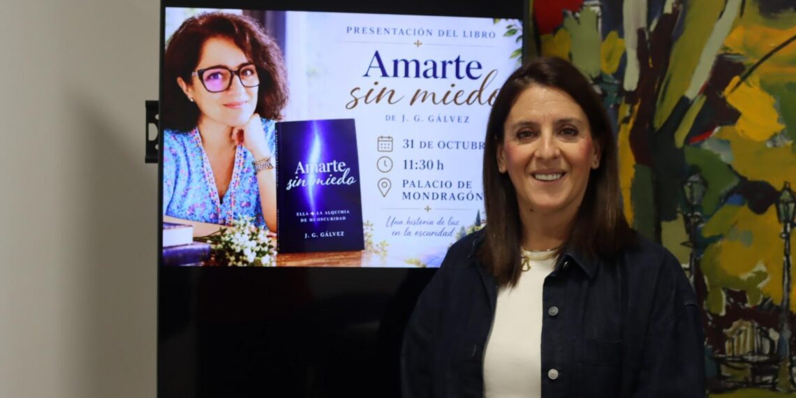 La escritora J. González Gálvez presenta en Ronda su primera novela, ‘Amarte sin miedo’
